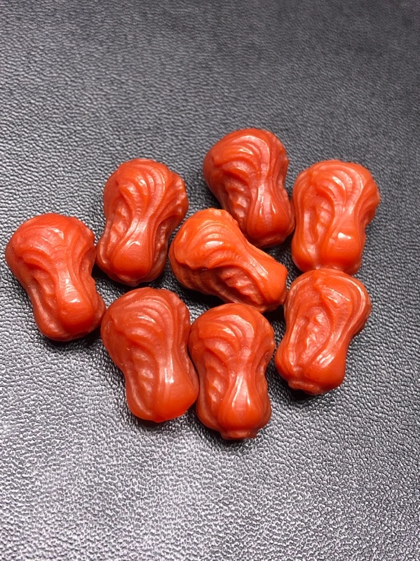 南红，雕刻白菜，尺寸11*16 配珠，满肉，满色，精红雕刻