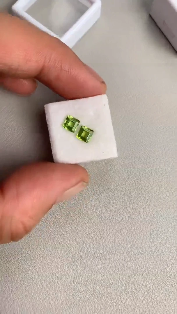 【闪购商品】橄榄石裸石未镶嵌2粒方5.。