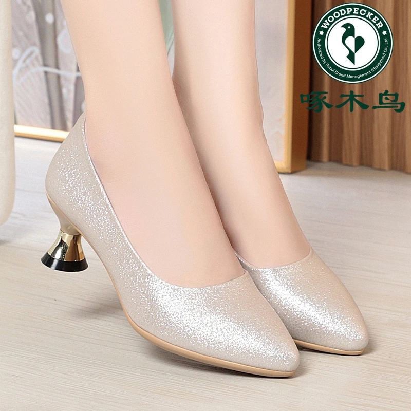 啄木鸟春夏新款妈妈鞋中年女士皮鞋软底高跟浅口单鞋舒适百搭跟鞋