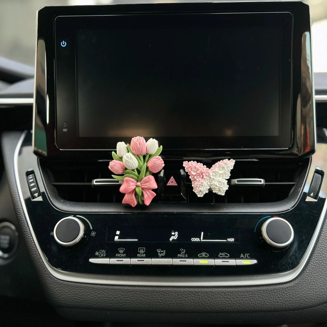 小众郁金香车载香薰扩香石气质花朵汽车出风口装饰挂件蝴蝶淡香氛