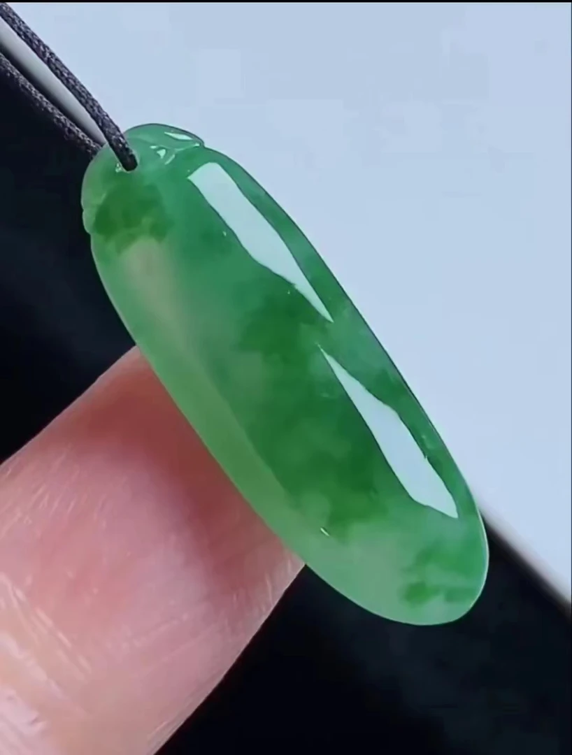 天然翡翠吊坠福瓜