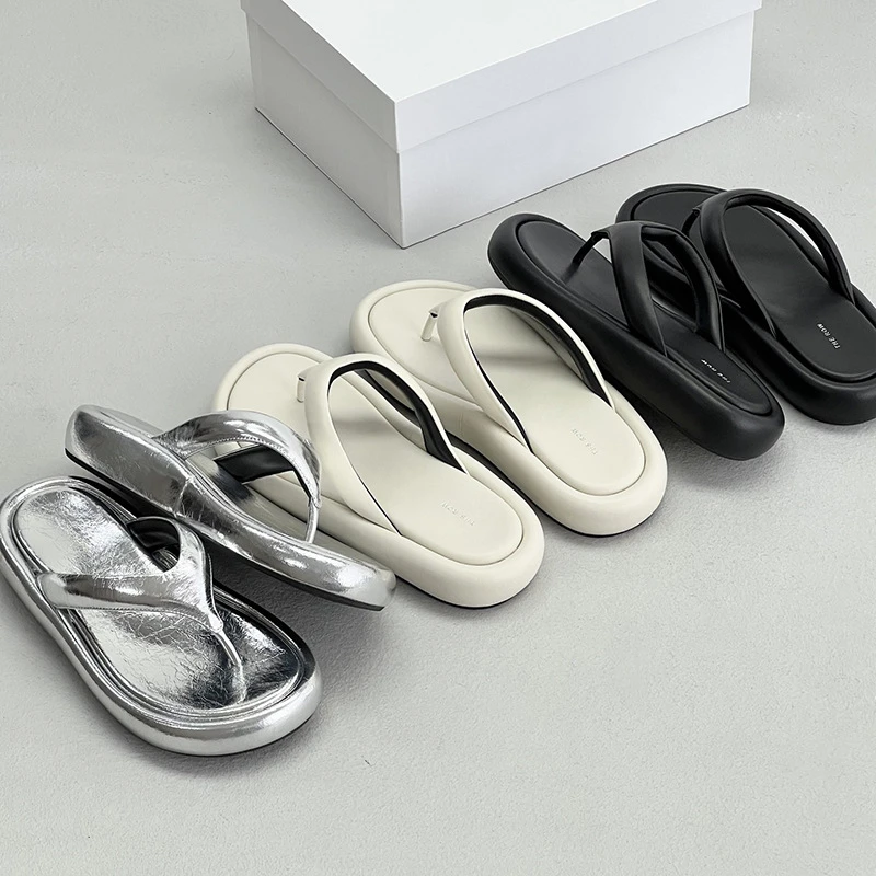 网红同款热柔厚底面包人字拖鞋女居家休闲夹趾沙滩平底百搭凉拖鞋