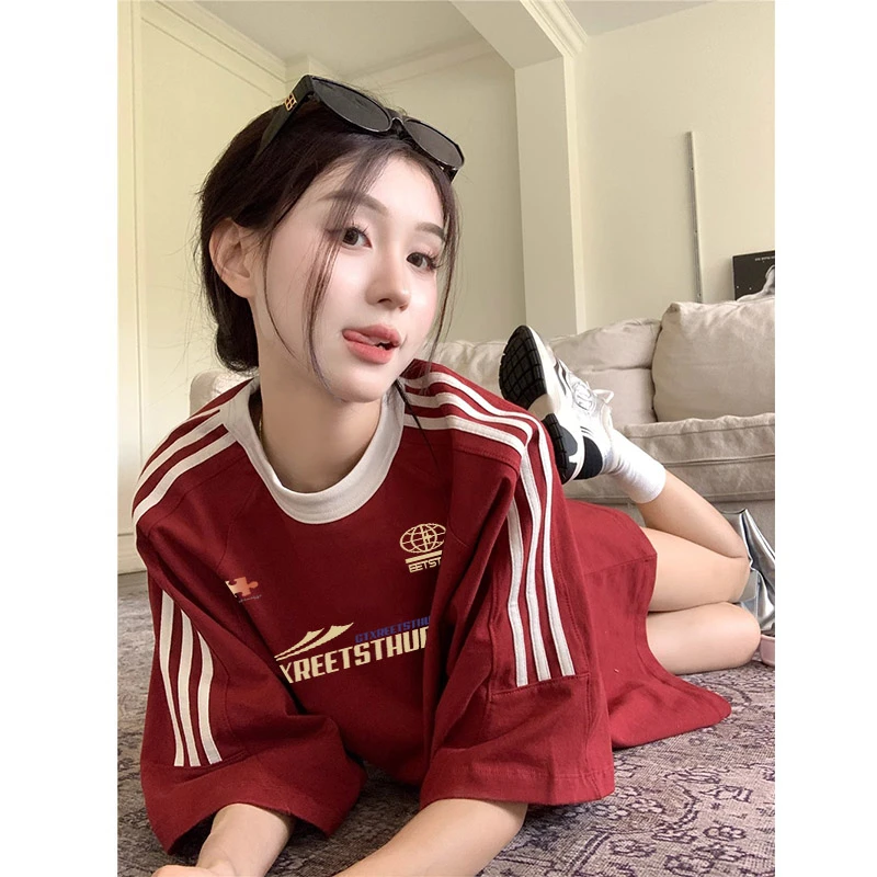 2025新款夏季潮流三条杠短袖纯棉短袖T恤女宽松酒红色印花上衣