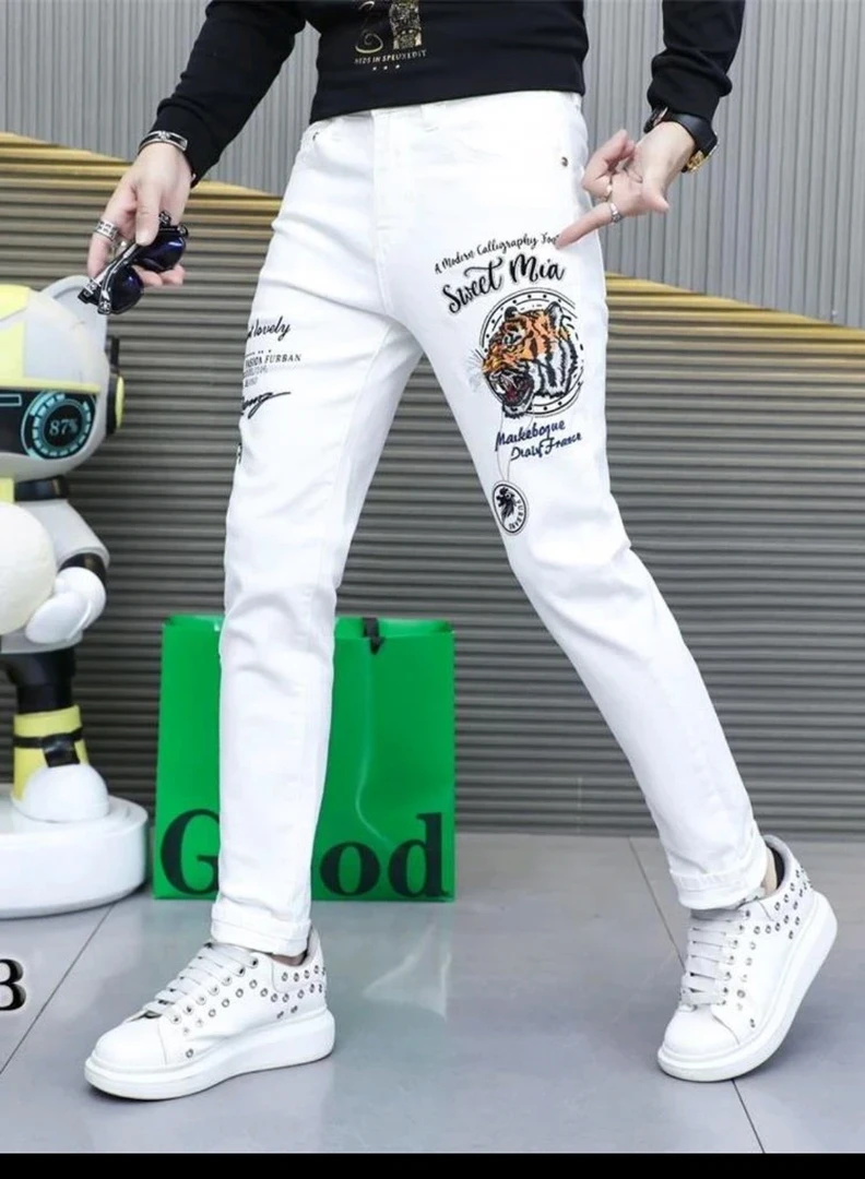 男士秋冬新款刺绣烫钻虎头时尚百搭潮流痞帅轻奢修身小脚牛仔裤