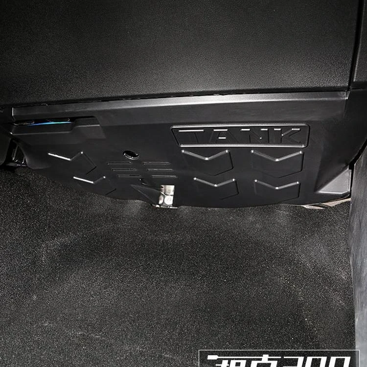 坦克300副驾驶脚窝防护板防踢板车身电脑控制模块保护板内饰改装