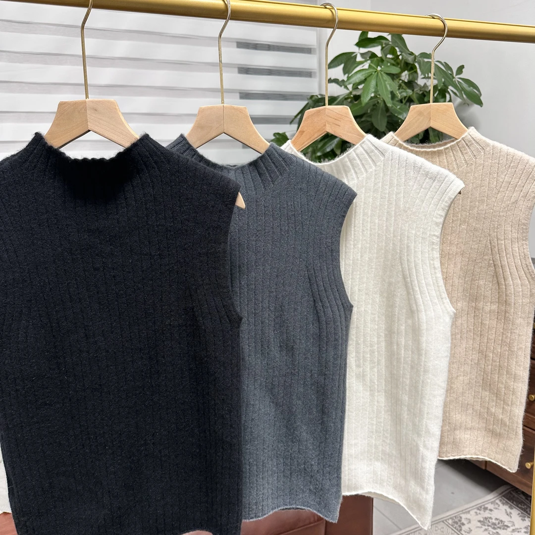 纯羊绒加密包边护肩颈，抽条半高领背心
