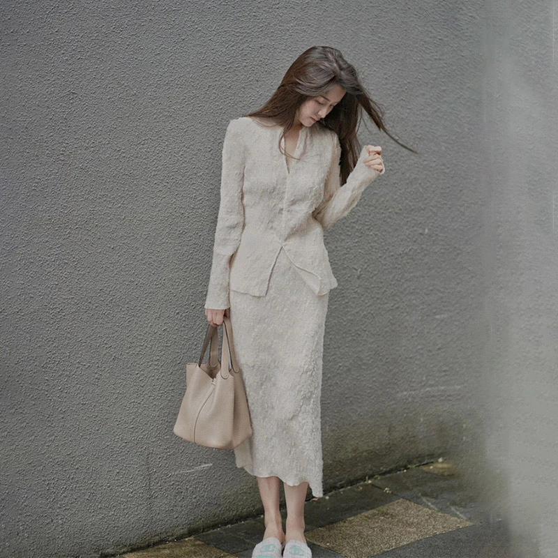 今年流行新款法式时尚气质长裙套装别致独特温柔白色上衣半裙套装