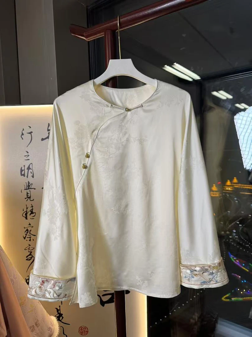 杏林春燕刺绣边百搭上衣