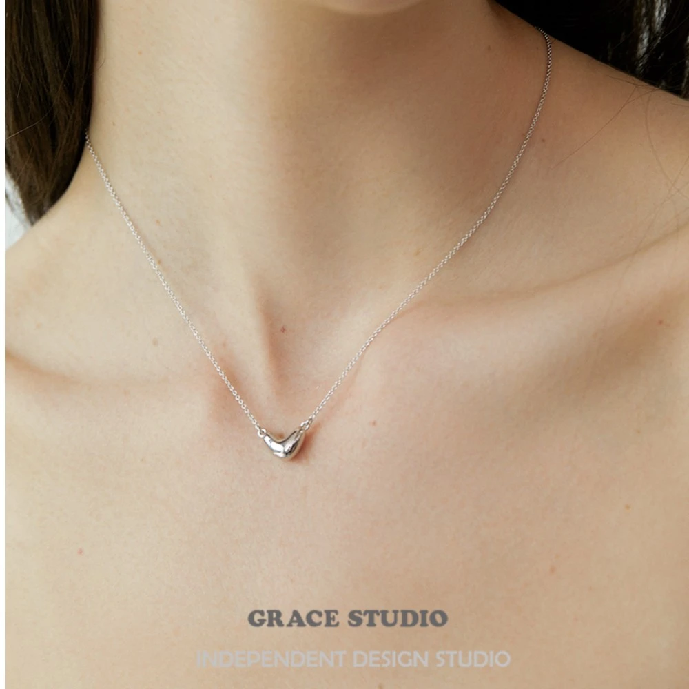 铜合金项链 冷淡风极简桃心项链精致迷你光面吊坠爱心锁骨链女