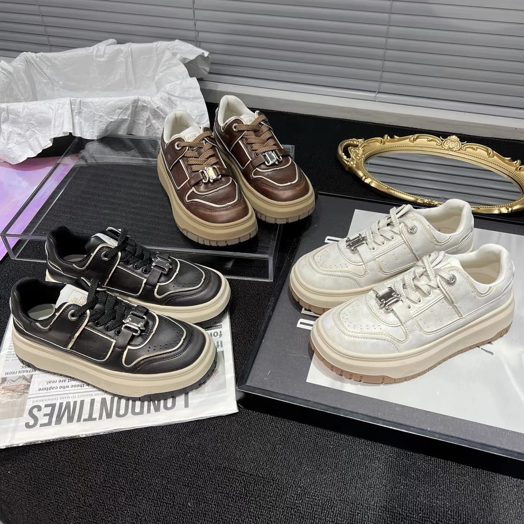 【皮皮家】鹿鹿同款ins风银扣小白鞋女百搭2024年新款擦色休闲板鞋