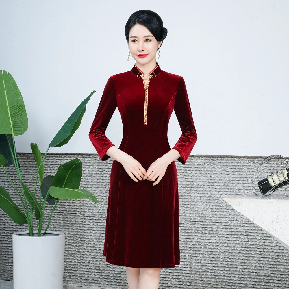 F11-2024秋装新款改良丝绒旗袍女长款气质喜婆婆高档婚敬酒服复古