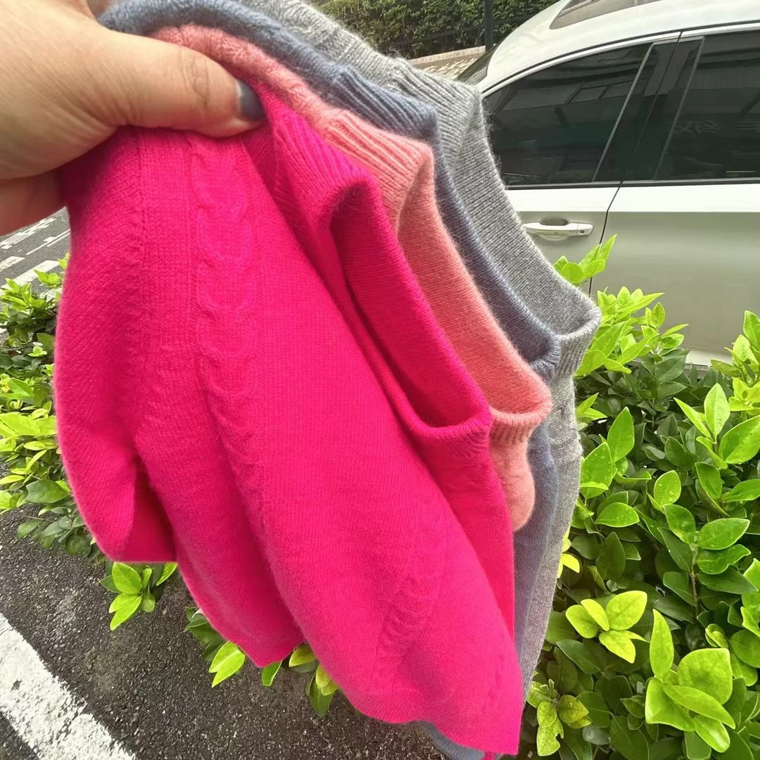 10.27 儿童刺绣小标纯色套头毛衣