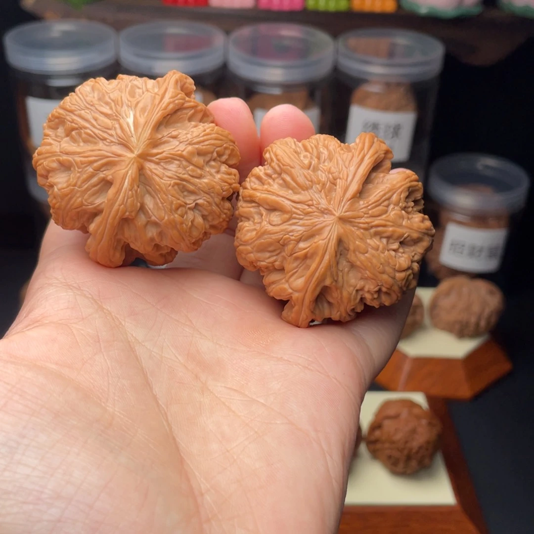 文玩核桃吊坠询大粗筋