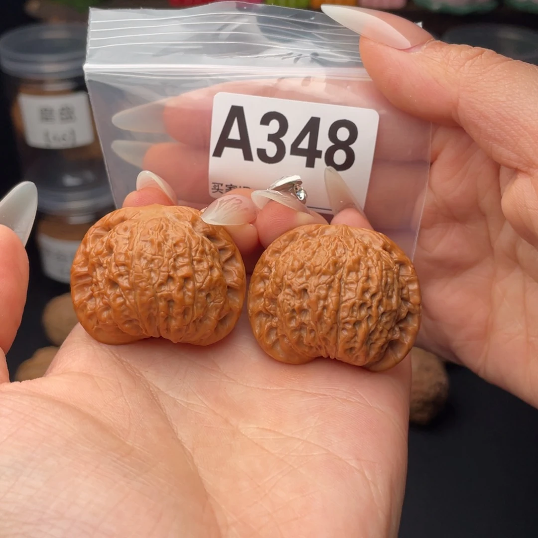 文玩核桃吊坠血麒麟39