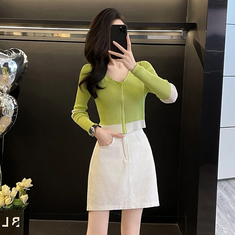 v领低胸性感显瘦针织开衫上衣秋冬新款拼色短款露脐修身长袖外套