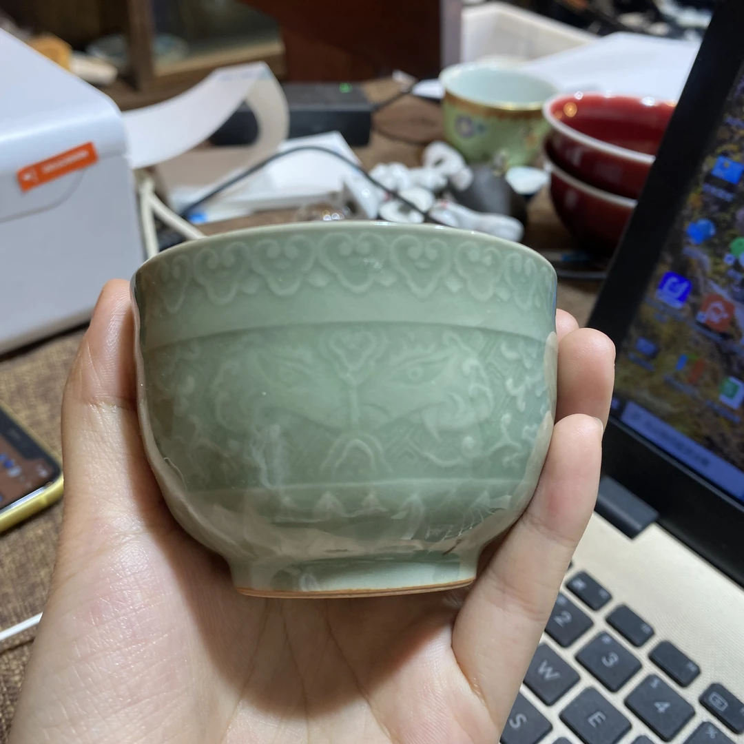景德镇陶瓷瑕疵影青雕刻饕餮杯