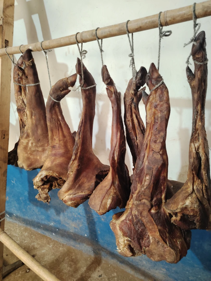贵州烟熏腊猪脚腊排骨土猪肉