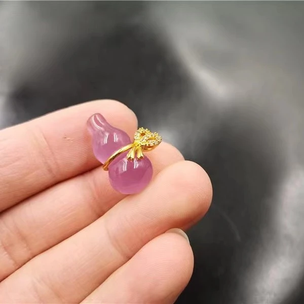 天然粉色玛瑙立体小葫芦吊坠DH51