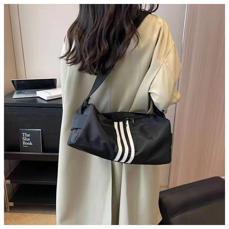 包包女2023新款时尚短途旅行包百搭运动单肩包红色牛津布斜挎包潮