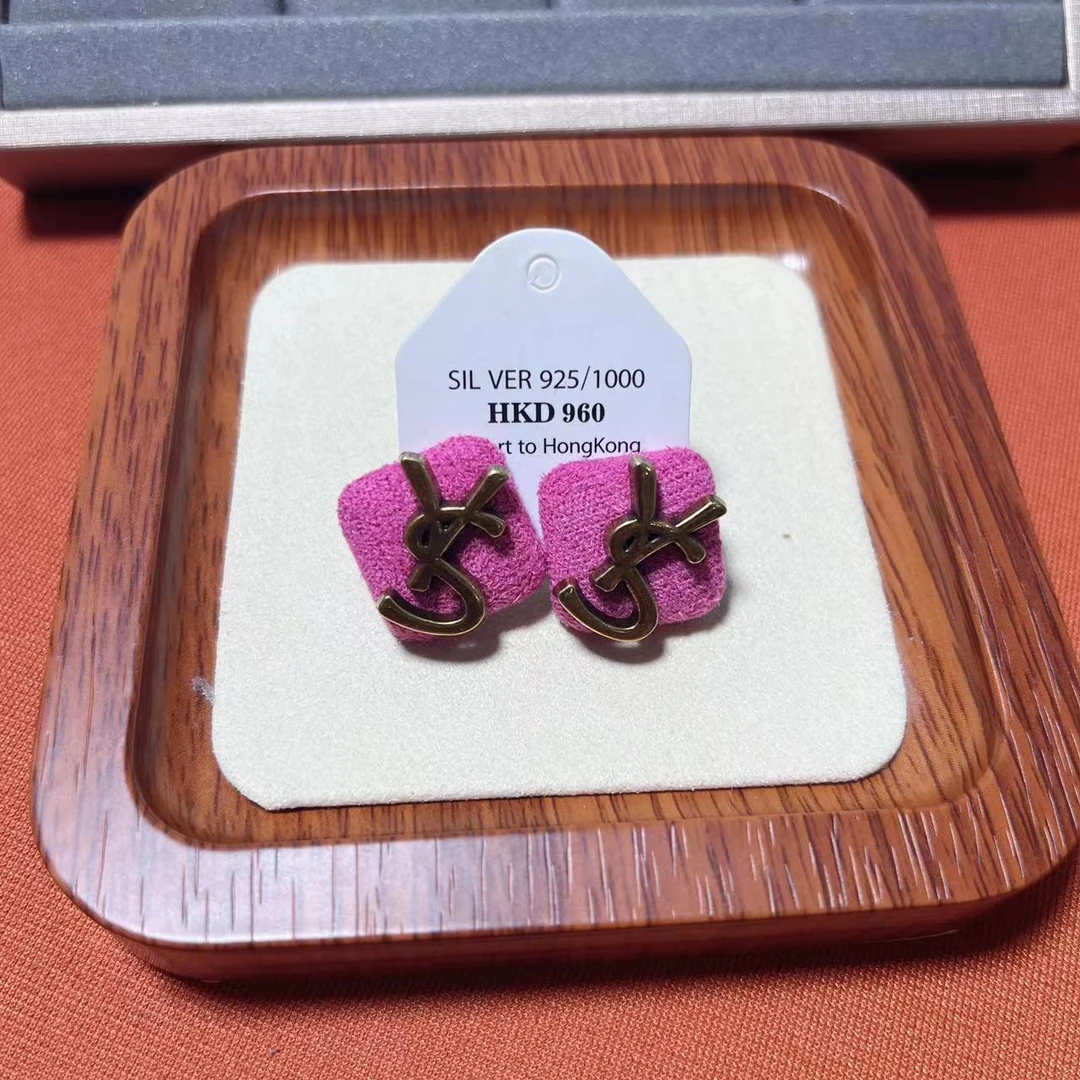 铜合金耳饰  轻奢洋气时尚高定枚粉色字母耳饰耳环 S100