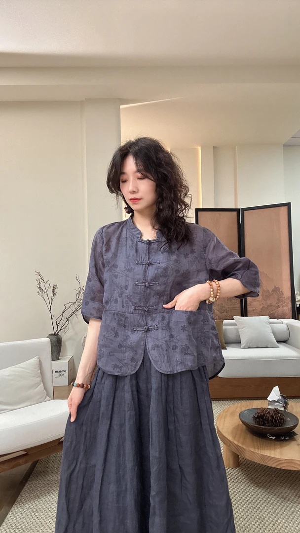 夏季新品苎麻烧花工艺短款衬衫新中式复古立领盘扣口袋女开衫时尚