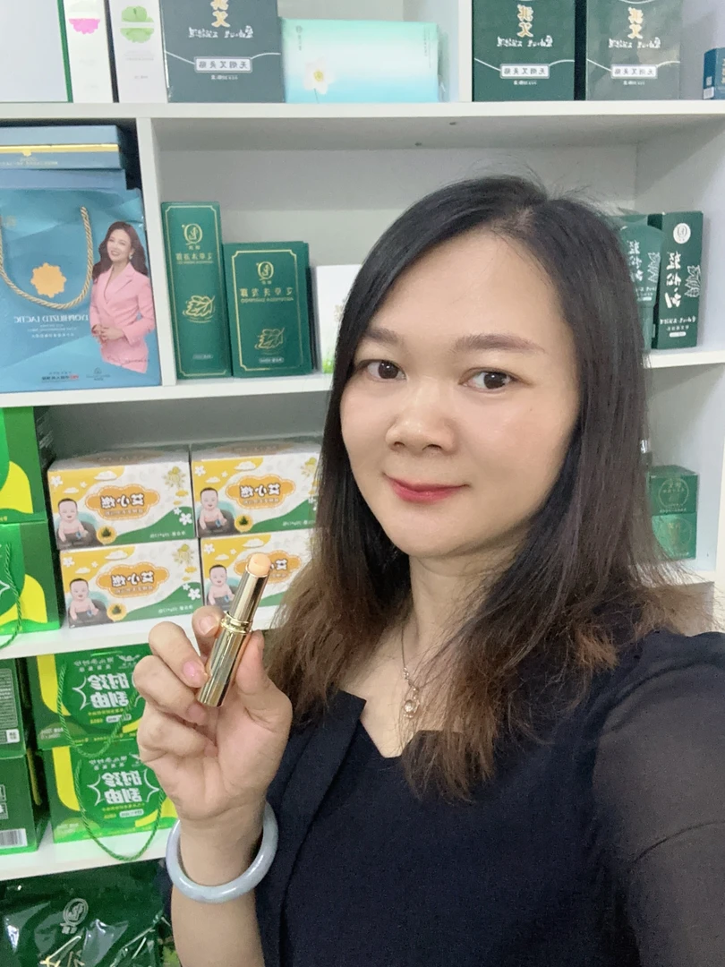 开心姐变色唇膏滋润变色自然显气息