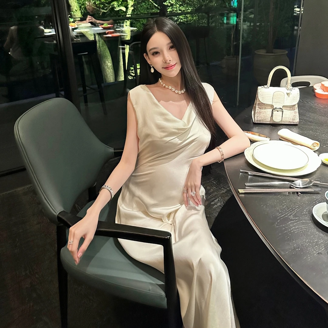 FBB limit冬季新款醋酸斜纹剪裁褶皱荡领气质无袖连衣裙D233836E