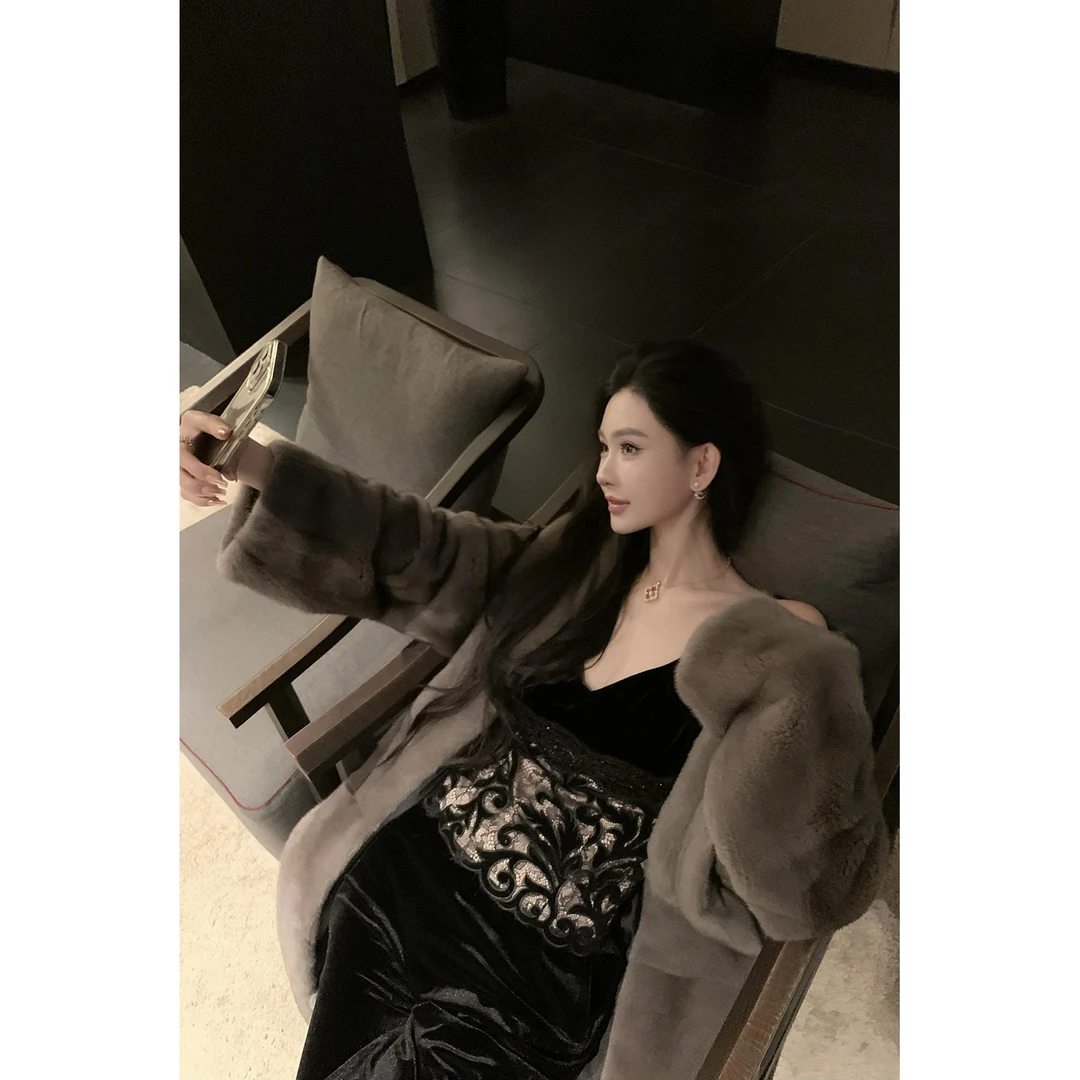 FBB limit冬季新款重工激光绣花钉珠重工丝绒吊带女气质D234966C