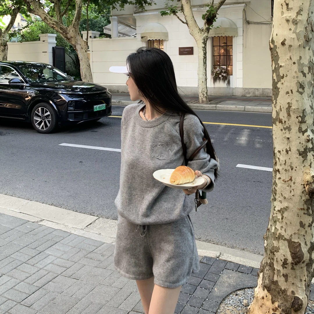 FBB limit早秋新款休闲慵懒套装女显瘦宽松刺绣毛衣短裤D241211R