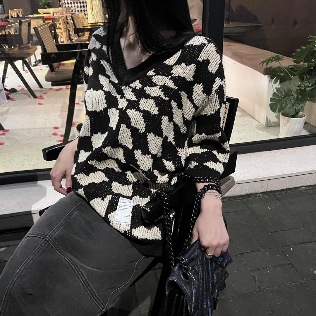 FBB limit气质时髦棋盘格提花贴标V领中袖毛衣宽松百搭D232375R