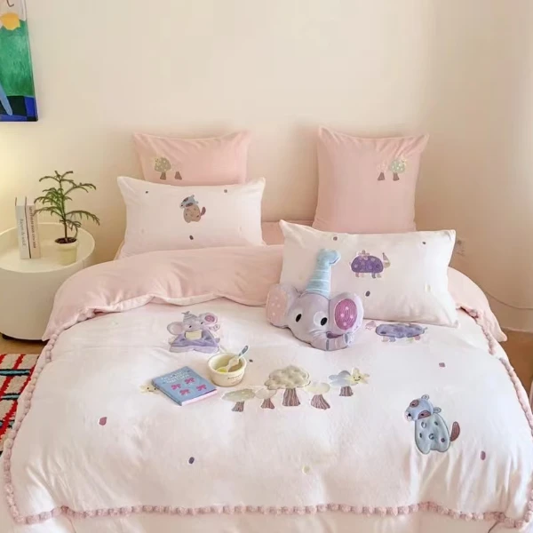动物派对牛奶绒五件套加抱枕