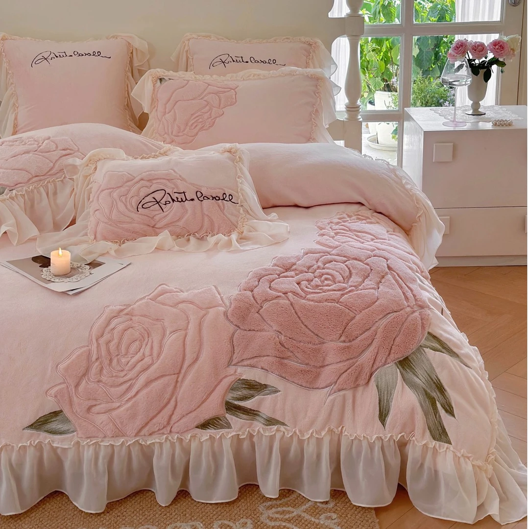 玫瑰玫瑰牛奶绒四件套加厚贴布刺绣绒被加绒床上用品A类母婴