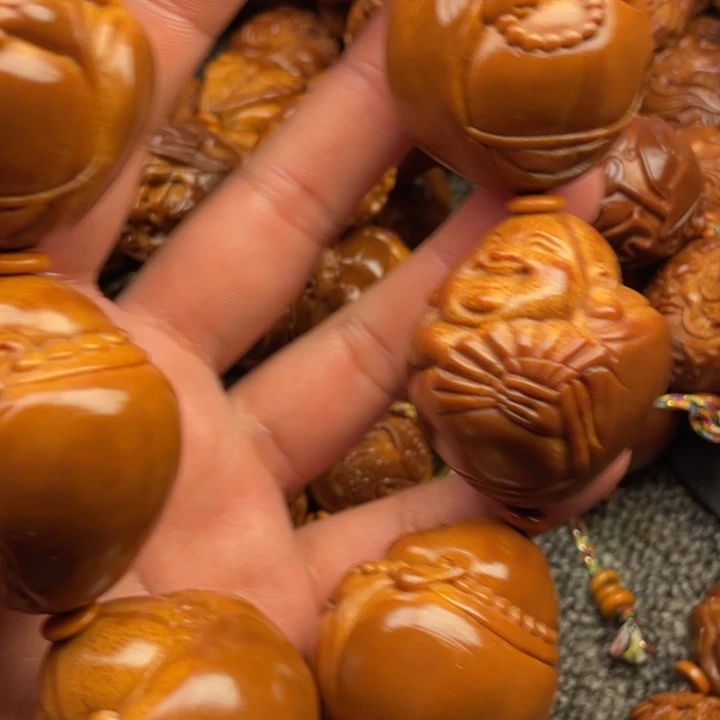 橄榄核吊坠老*乐橄榄核手持