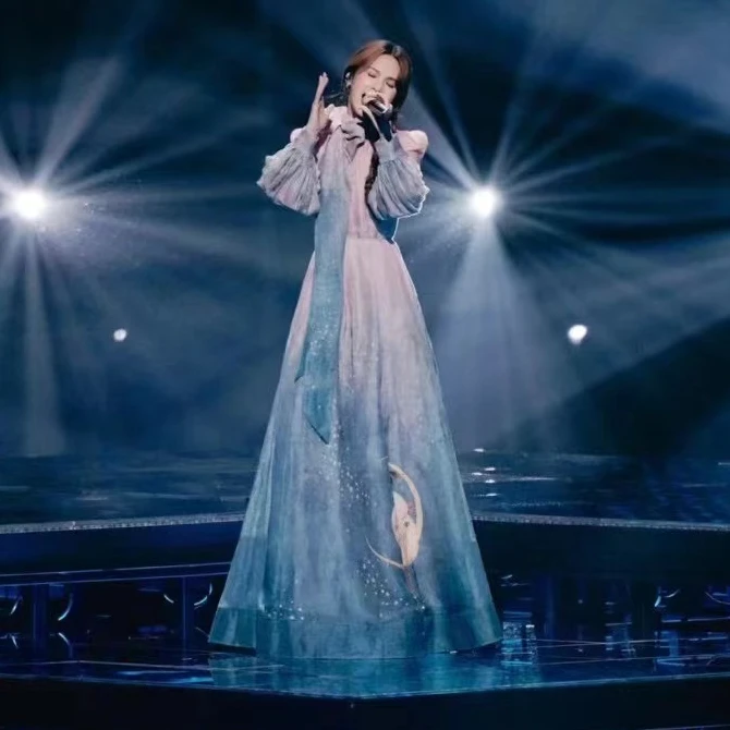 ZMM杨丞琳同款 重工优雅星空领部蝴蝶结走秀简直坠入了银河系