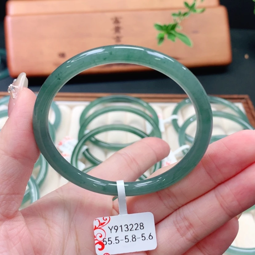 【闪购商品】翡翠手镯未镶嵌