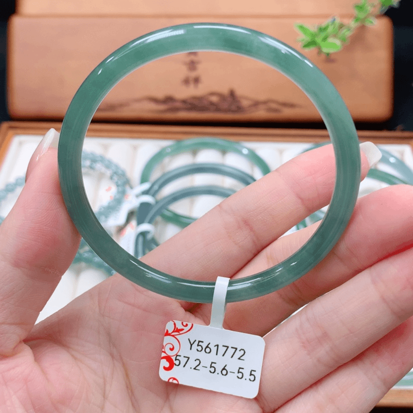 【闪购商品】翡翠手镯未镶嵌天然