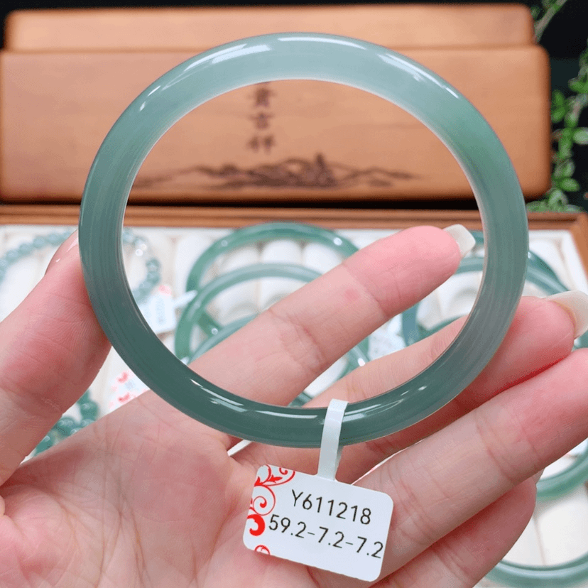 【闪购商品】翡翠手镯未镶嵌天然