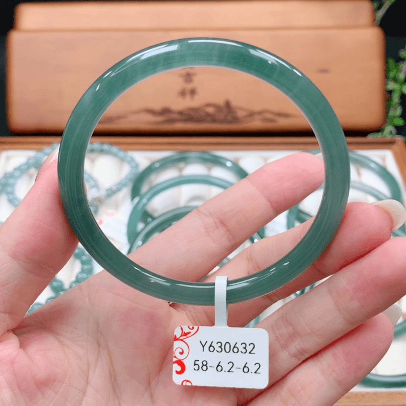 【闪购商品】翡翠手镯未镶嵌天然
