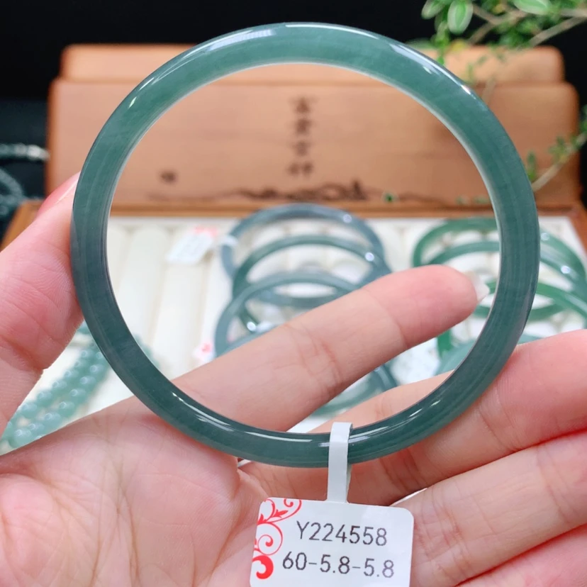 【闪购商品】翡翠手镯未镶嵌天然