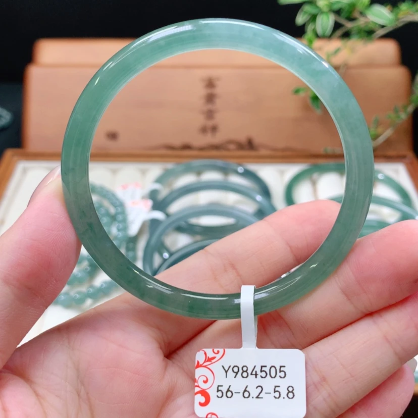 【闪购商品】翡翠手镯未镶嵌天然