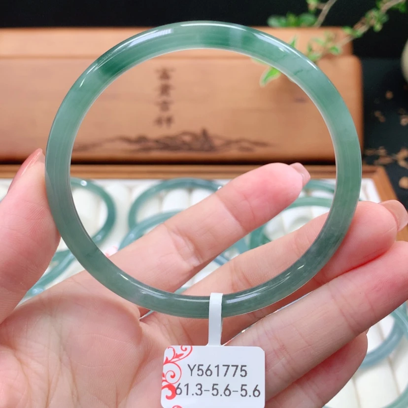 【闪购商品】翡翠手镯未镶嵌天然