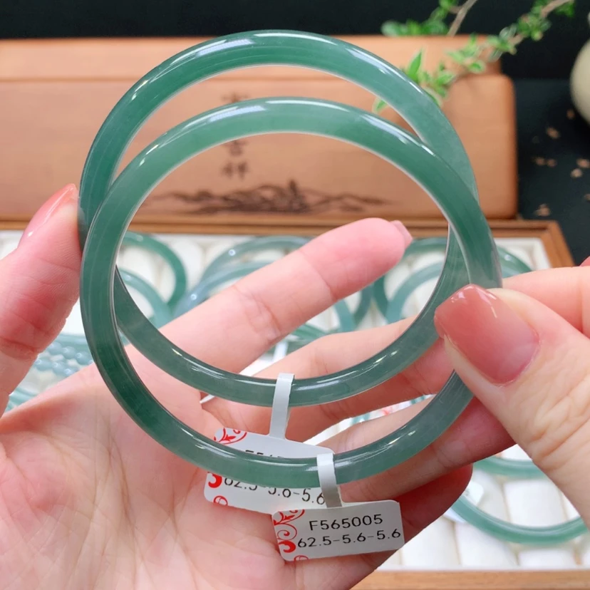 【闪购商品】翡翠手镯未镶嵌天然