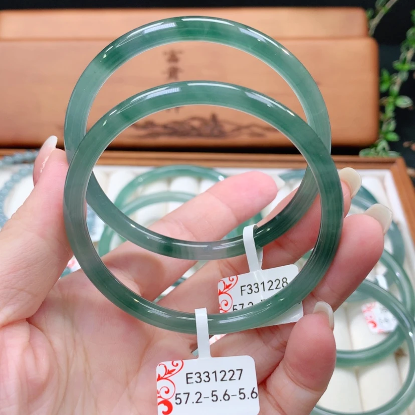 【闪购商品】翡翠手镯未镶嵌天然