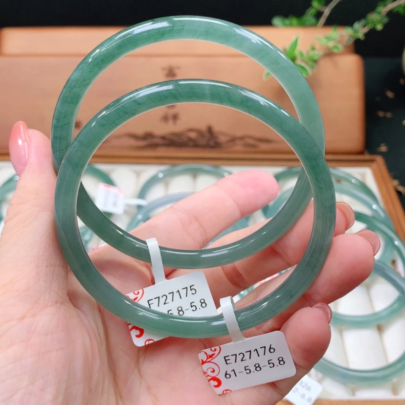 【闪购商品】翡翠手镯未镶嵌天然
