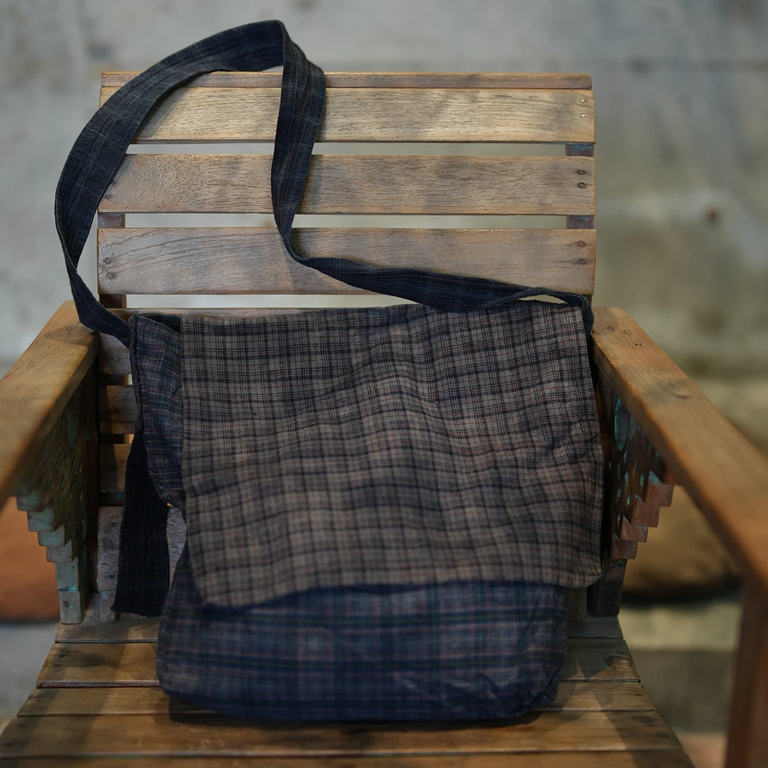 【7折款】左岸迷香Z22SS0014植物染老布拼色单肩包(每个拼色不同)