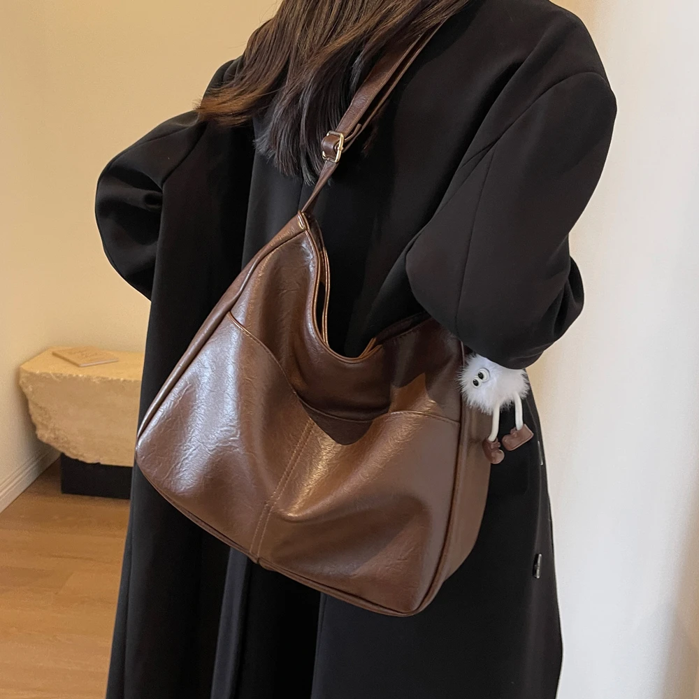 大容量包包女秋冬百搭2023新款单肩斜挎水桶包复古质感通勤托特包