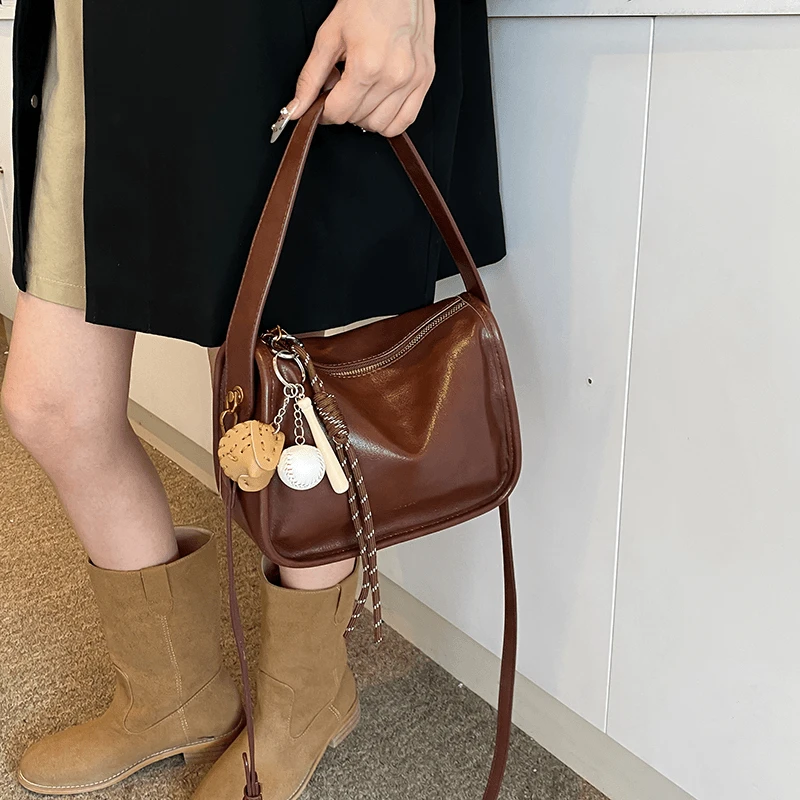 2024复古元素小方包大学生大容量气质百搭时尚单肩休闲斜挎包