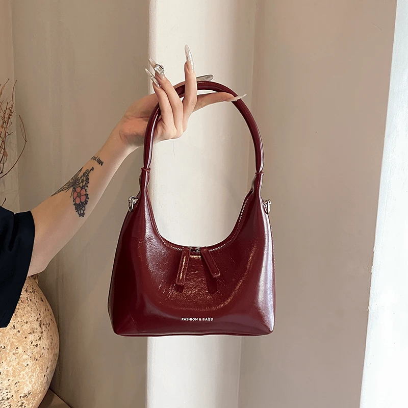 包包女今年流行复古百搭油蜡皮腋下包网红爆款通勤托特包红色小包