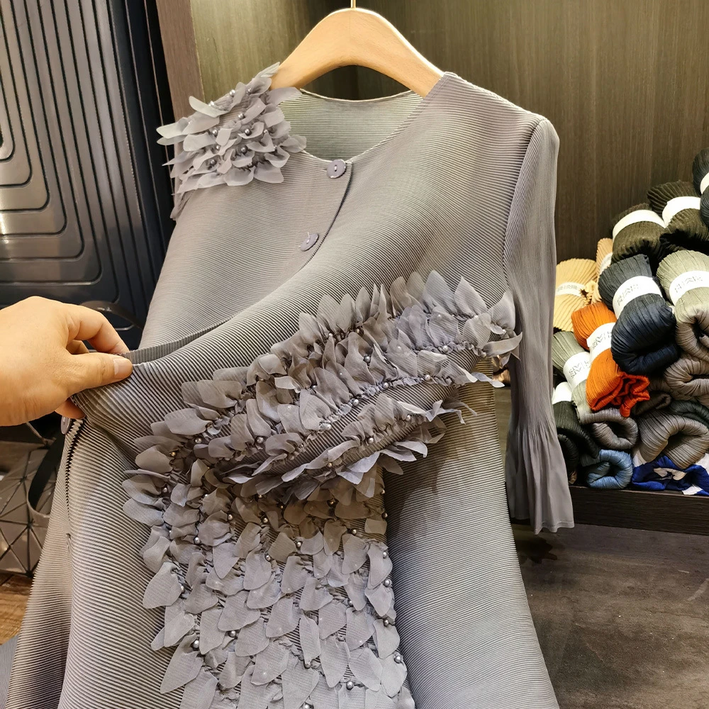 高级感重工钉珠立体花褶皱连衣裙气质宽松大码裙子女春夏新款