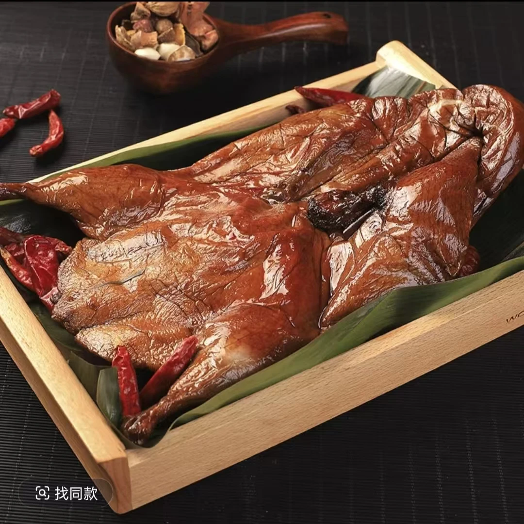 农家柴火烟熏腊鸭整只鸭肉干